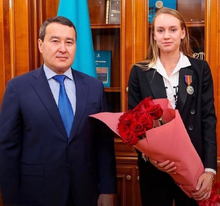 拥有两个稳 拥有两个稳