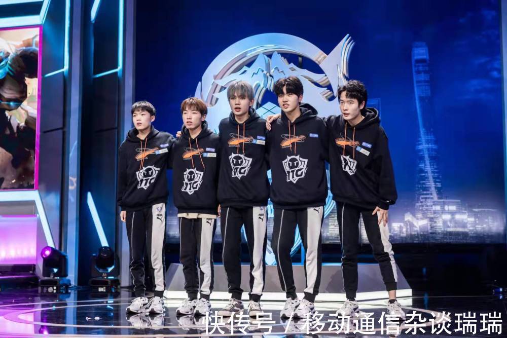 展现出其不 展现出其不